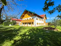 Land &amp; Gut: „A richtig liaba Hof“- in herrlicher Alleinlage