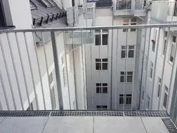 RUHIGE / HELLE DACHTERRASSENWOHNUNG BEIM AUGARTEN / KARMELITER MARKT !