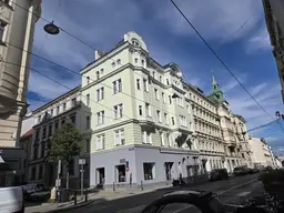 HELLE ALTBAUWOHNUNG IN ABSOLUTER TOPLAGE / INNENSTADT NÄHE !