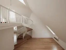 Großzügige 2-Zimmer-Dachgeschoßwohnung mit Flair im wunderschönen Palais Harrach - unbefristet zu mieten in 1010 Wien