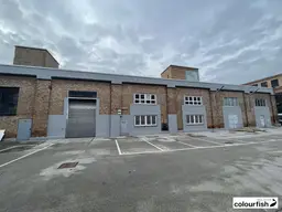 Flexible Erdgeschoßfläche in ehemaligem Fabriksgebäude