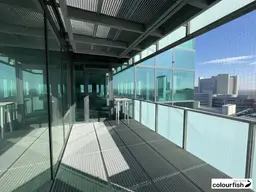 Attraktive Büroflächen im Saturn Tower mit Balkon
