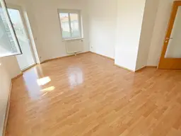 2 Zimmer Wohnung mit Balkon! Ehrendorf!