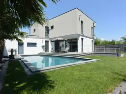 Luxusvilla mit Poolparadies und Business-Option – Exklusives Wohnen auf 350 m² im Grünen!