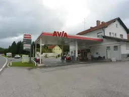 Etablierte AVIA-Tankstelle mit Wohnhaus &amp; großem Grundstück in Unterkohlstätten – Top Lage an der B50