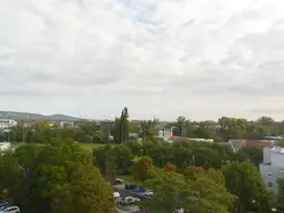 ERSTBEZUG nach Renovierung, 2 Zimmer inkl. verglaster Loggia und Fernsicht!