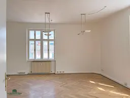 Büro mit Flair und Balkon im Adräviertel