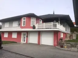 Herrschaftliches Haus mit 3 Garagen und 5 Abstellplätzen NEUER PREIS