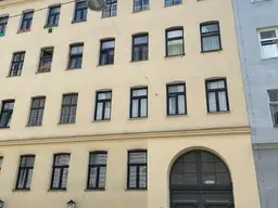 Sanierte charmante 2-Zimmer-Altbauwohnung