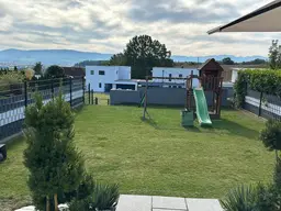 Doppelhaushälfte mit tollem Ausblick ins Gebirge