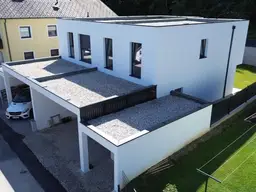 Neu gebaute Doppelhaushälfte mit großem 3fachcarport in beliebter Siedlung