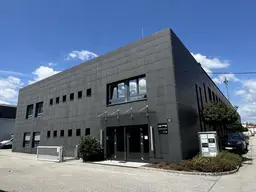 2 attraktive Büroflächen erweiterbar > Lager-/Bürofläche mit ca. 153 m²