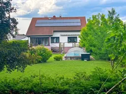 Stilvolles Einfamilienhaus mit parkähnlichem Garten, Wintergarten und Pool in Sollenau