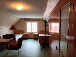 Älteres Einfamilienhaus mit Verkaufslokal im Ortsverband