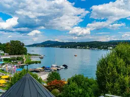 "Seeblick-Loft!" Traumhafte Dachgeschosswohnung im Kernzentrum von Velden