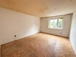 Helle 3-Zimmer-Wohnung mit Sanierungspotenzial in zentraler Lage