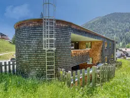 Maisonette-Chaletwohnung mit Pool &amp; Garten in St. Anton am Arlberg!