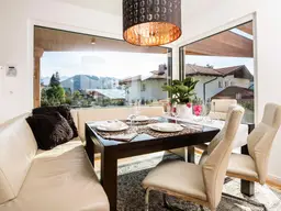 Modernes Einfamilienhaus in idealer Wohngegend in Seefeld