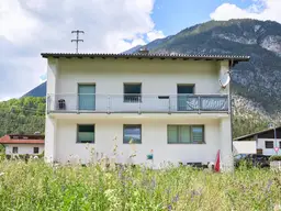 Saniertes Wohnhaus/zwei Wohnungen in sonniger Ruhelage in Landeck
