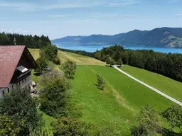 ID 726 Bauernhaus über dem Attersee mit Badeplatz