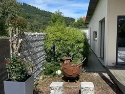 ID 858 Wohnhaus in Seenähe