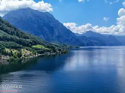Altbestand mit Badeplatz direkt am Traunsee