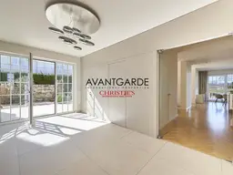 Luxuriöse Traumvilla direkt am See