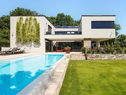 Moderne Einfamilienvilla mit Blick