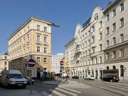 EXKLUSIVE ALTBAUWOHNUNG MIT ZWEI BALKONEN