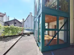 Stadt-Büro/ Studio mit Wintergarten und Parkplatz vor der Türe!
