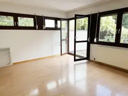 Saggen: Kleines Büro mit Terrasse!
