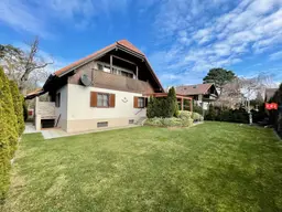 Charmantes 145m² Einfamilienhaus mit Terrasse, Loggia, Doppelgarage und südseitigem Garten