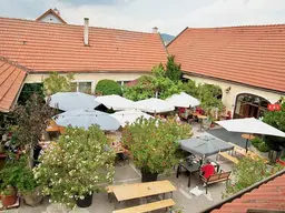 Tradititioneller Vierkanthof mit 2 Wohnhäusern, Heurigenlokal &amp; Hofladen Nähe Stift Göttweig bei Krems