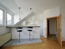 Schöne Altbau Dachgeschosswohnung in bester Lage