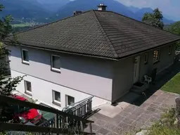 Neuwertiges Wohnhaus mit 2 Wohneinheiten 