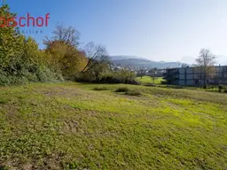 Schönes Grundstück in leichter Hanglage