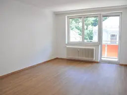 Sanierte DACHGESCHOSS- FERIENWOHNUNG zur Miete im Zentrum von Bad Gastein. Die Talstation Stubnerkogelbahn und der Bahnhof liegen nur wenige Meter entfernt.
