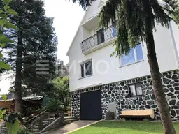 Herrliche Aussichtslage! Gemütliches Haus mit eingezäuntem Garten!
