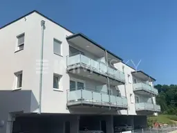 Neuwertige 3-Zimmer Wohnung - großer Wohnbereich - Balkon - Parkplatz