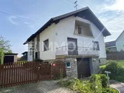 Gemütliches Wohnhaus mit Garage und großer Halle!