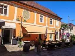 Historisches Stadthaus mit Geschäftsfläche