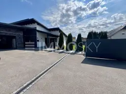 Bungalow mit Doppelgarage- neuwertig, möbliert, sofort beziehbar!