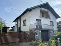 Gepflegtes Wohnhaus auf 3 Ebenen mit Garten und großer Halle!