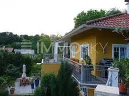 Elegante Villa mit großer Dachterrasse und energieeffizienter Technik