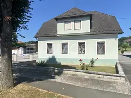 Charmantes Wohnhaus im Dorf  Garten, Nebengebäude 