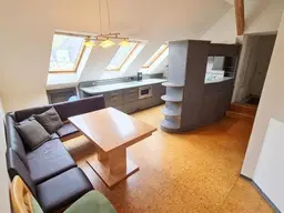 Dachgeschoßwohnung nahe dem Bahnhof gelegen!