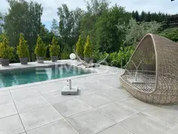Luxus-Landleben: Teich, Jagdhütte, beheizter Pool!