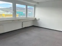 Effizient und zentral: 2-Zimmer-Büro mit Nische für Teeküche im IZ-NÖ Süd