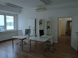 Moderne Bürofläche im Company-Building
