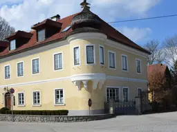 Eigentumswohnung im klassischen Stil mit Gartenanteil EG OST
